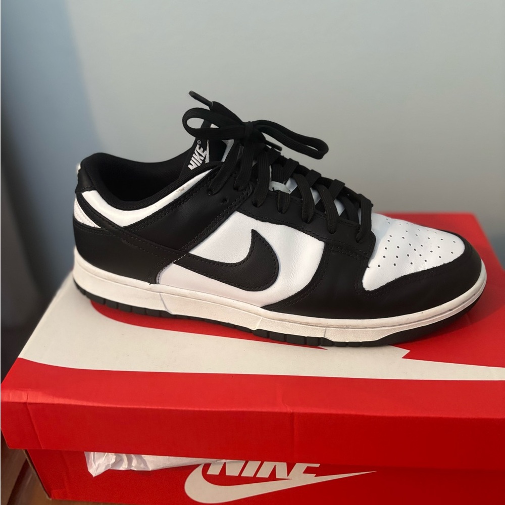 Nike Men's Black and White Low Dunks
